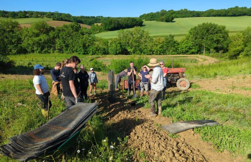 Plantation participative dans le Gers
